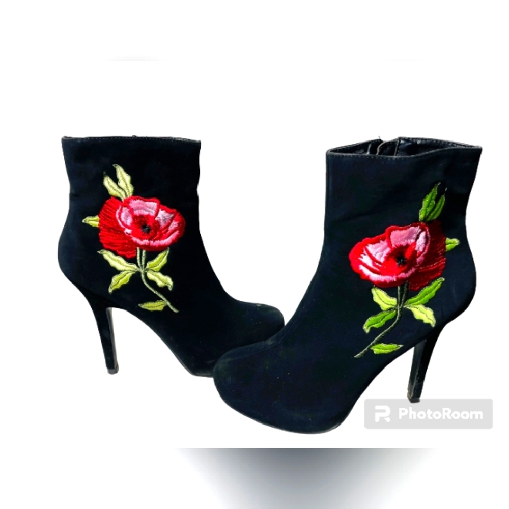 Flower ankle high boots